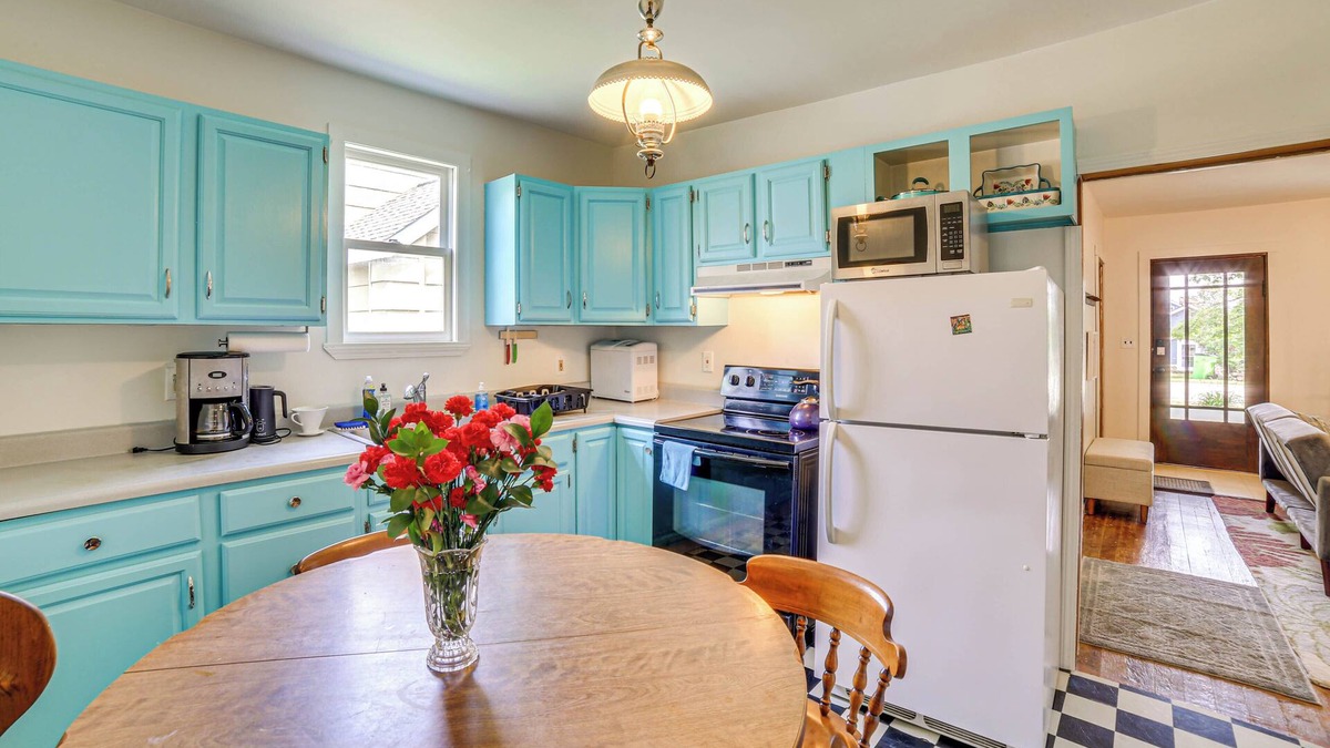 St Ignace House | Steps to Lake Huron: Retreat w/Yard in St Ignace