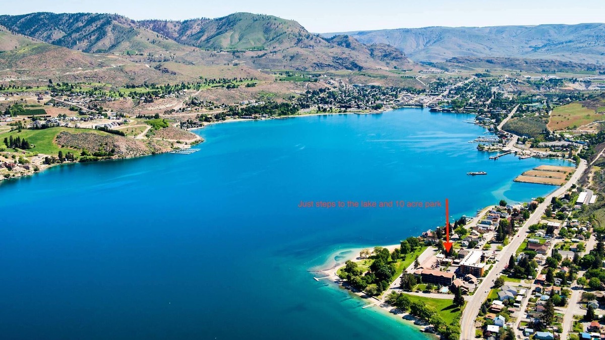 Chelan Condo | Steps to Lakefront Park. Close to Town, Waterslides, Wineries, and Golf Courses.