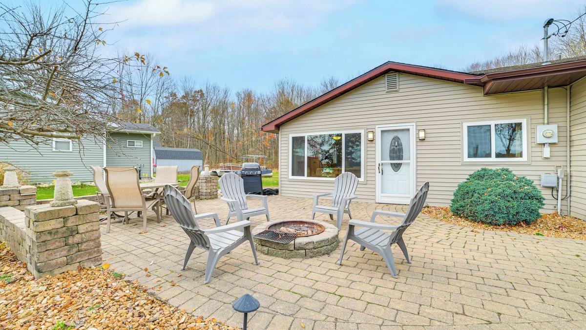 Harrison Cabin | Steps to Long Lake: Cabin w/Patio in Harrison!