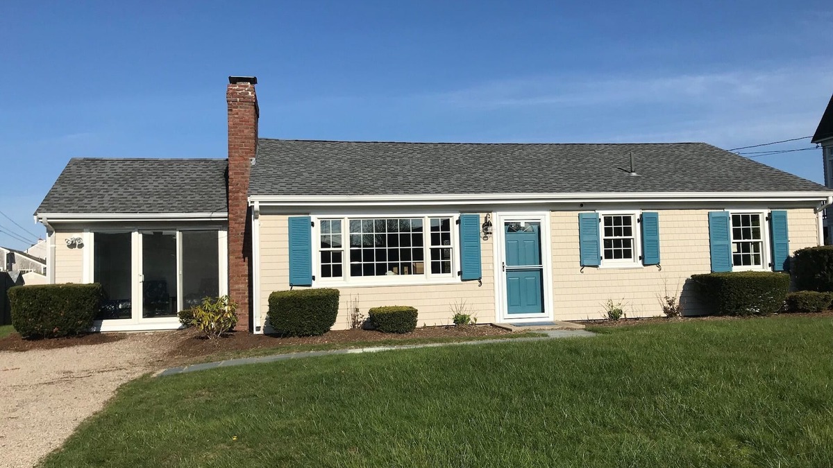Falmouth House | Steps to Ocean Beach, Walk to Falmouth Village, Renovated!