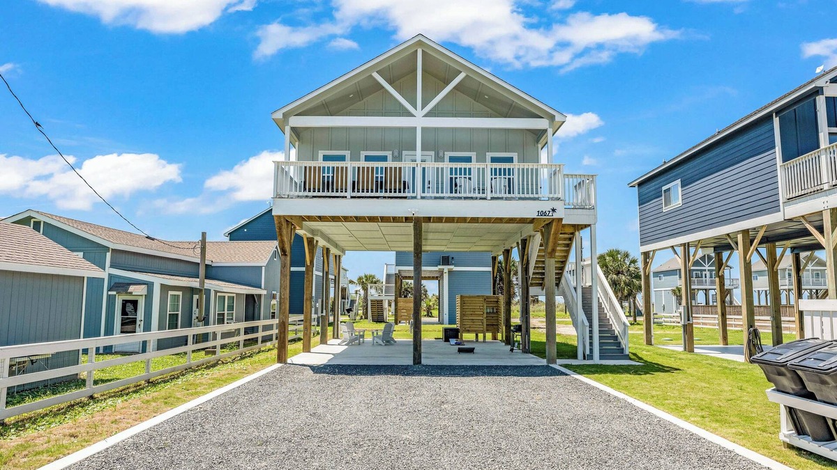 Port Bolivar House | Steps to Pool+Short Walk to Beach-Coastal Comfort