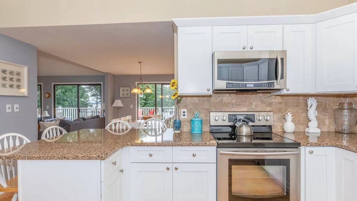 Hampton Bays House | Steps to Private Beach
