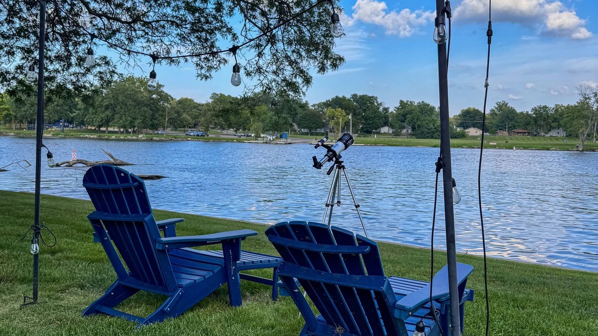 Loves Park House | Steps to Rock River + Arcade + Massage Chair + Firepit
