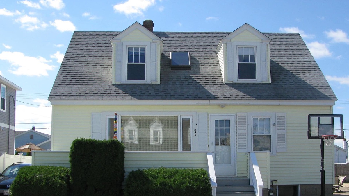 Seabrook Cottage | Steps to Seabrook Beach Ideal for Extended Family or 2 Families- 2 LR, 2 KT, 2 B
