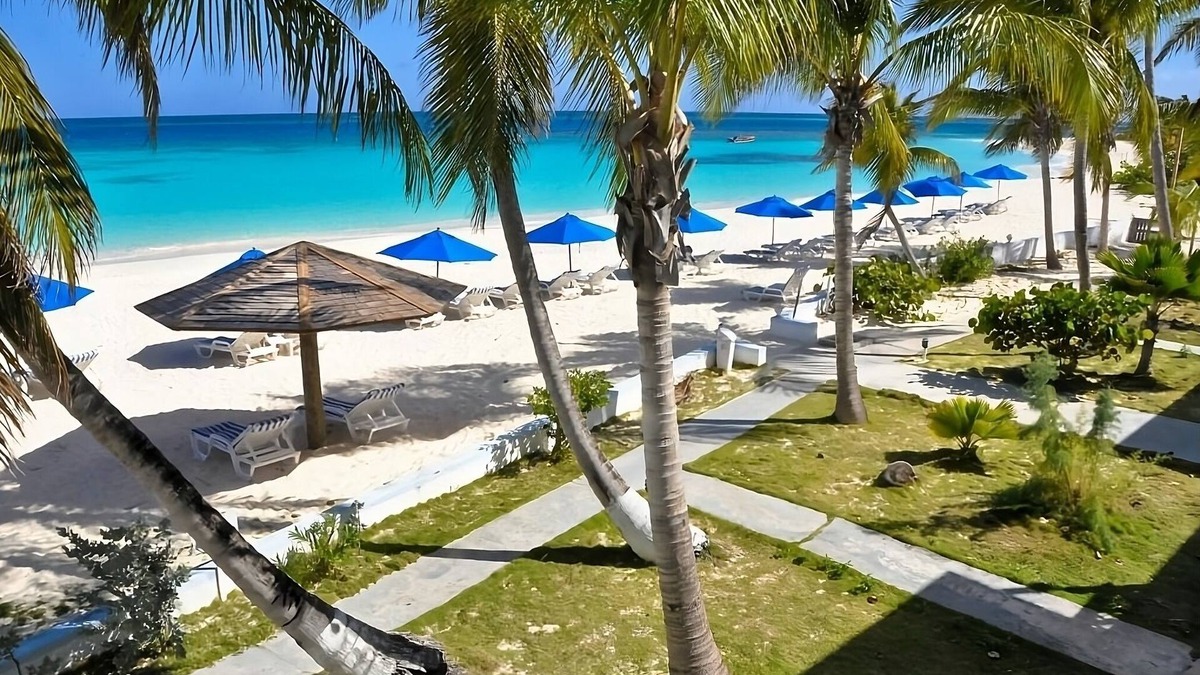 Shoal Bay House | Steps to Shoal Bay Beach! With Full Kitchen & Porch! Car Rental, Pool, Spa!