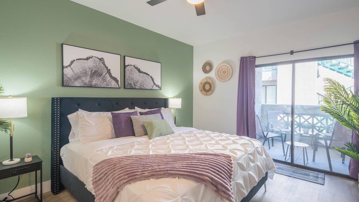 Kierland Condo | Steps to Shops & Dining Pool Access King Bed