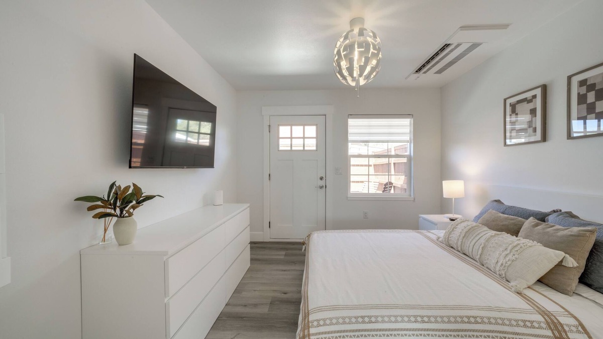 Soap Lake Apartment | Steps to Soap Lake: Studio Stay w/Patio!