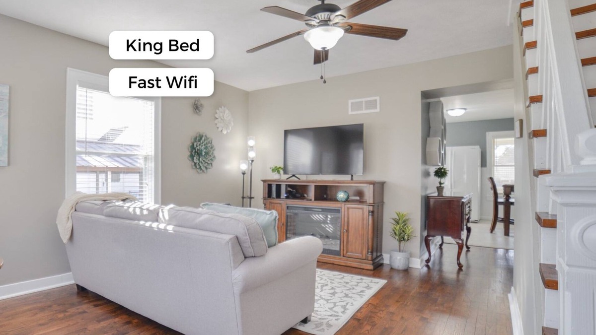 Cape Girardeau House | Steps to Southeast Hospital - Fast Wifi - King Bed
