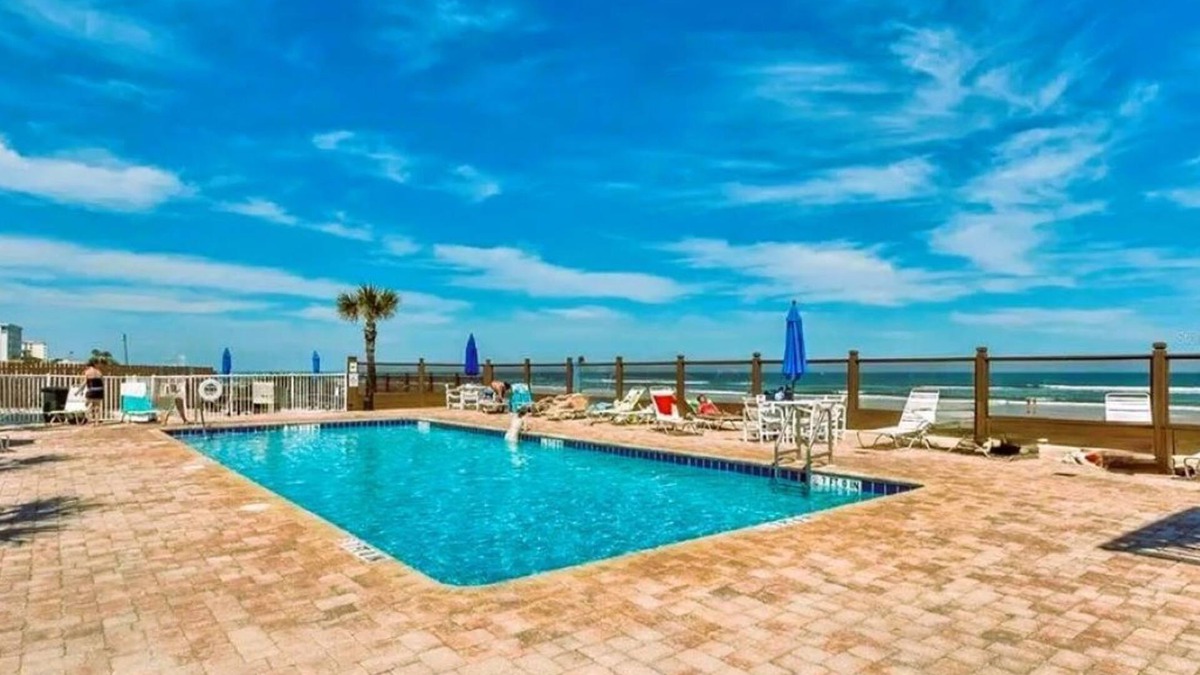 Bostwick Park Apartment | Steps to the Beach !