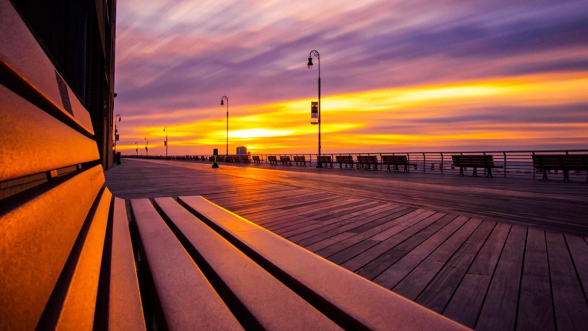 Long Beach Apartment | Steps to the beach and boardwalk
