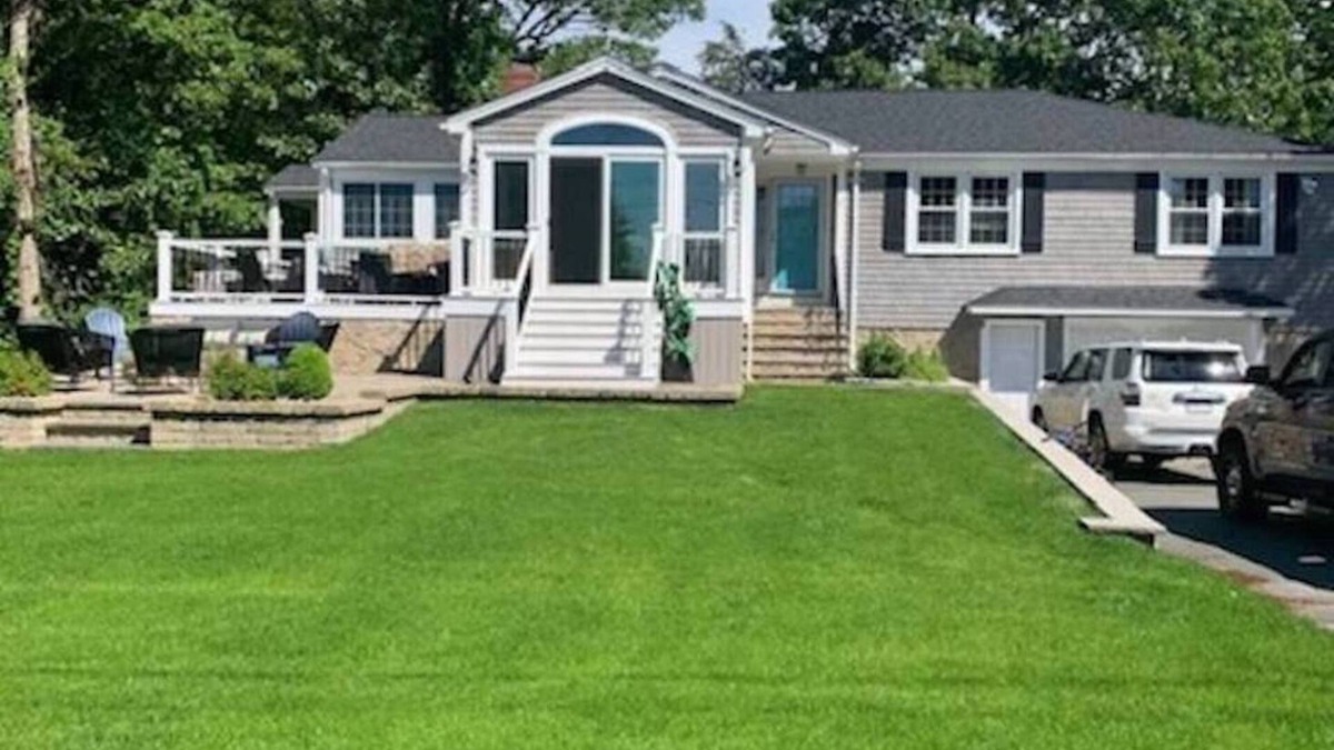 Buzzards Bay House | Steps to the Beach ! Charming 3-4-bedroom updated home in desirable Gray Gables!