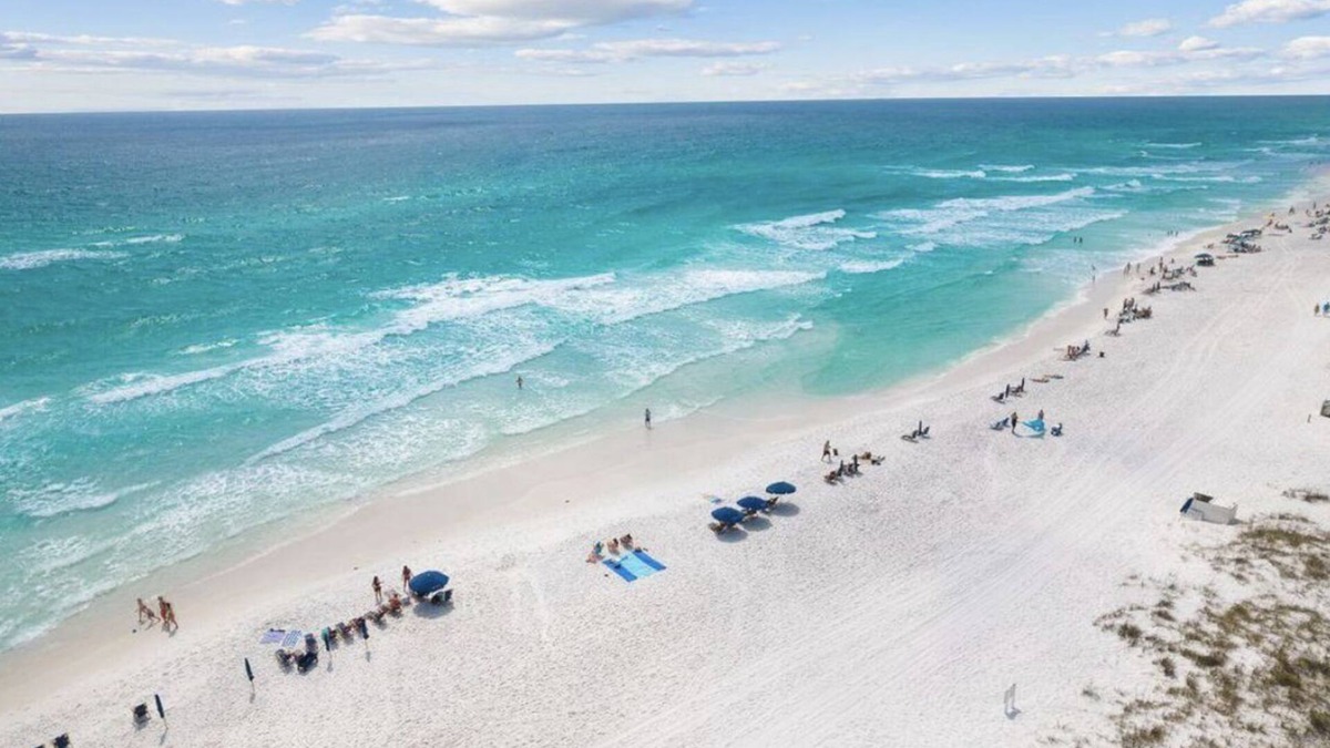 Clipper Cove Condo | Steps to the beach, Pool, Quiet, Family friendly, Walk to the restaurants