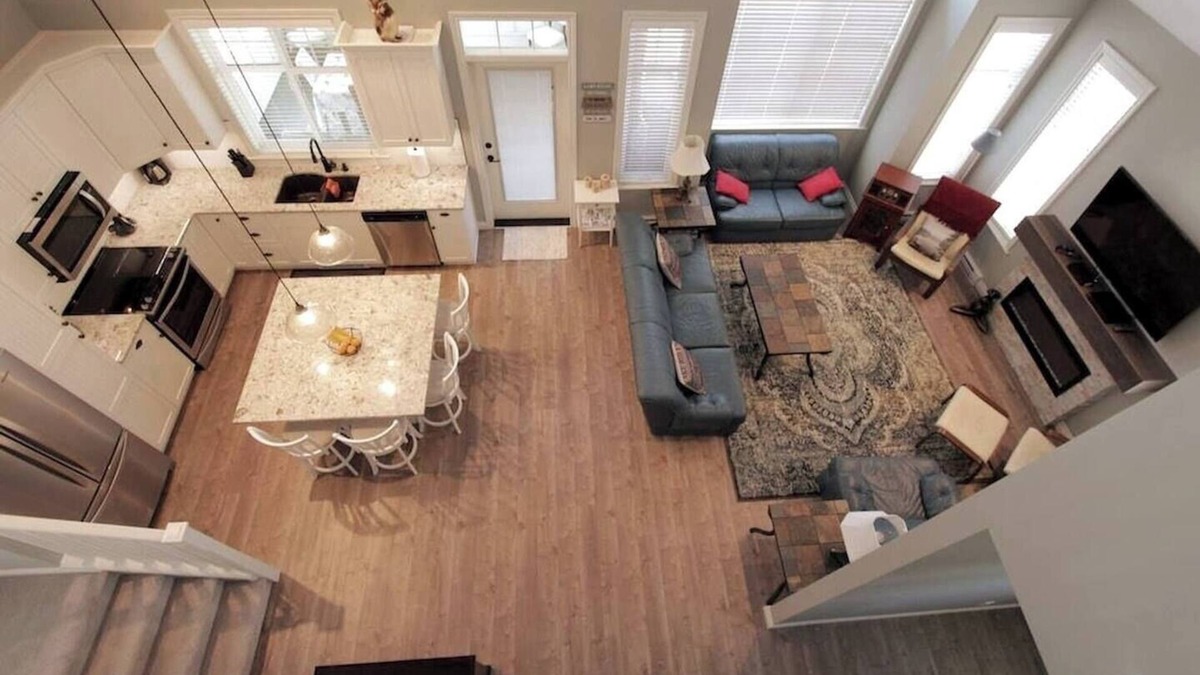 Okanagan-Similkameen House | Steps to the Beach! Stunning 3-Bedroom Vacation Home in Prime Location