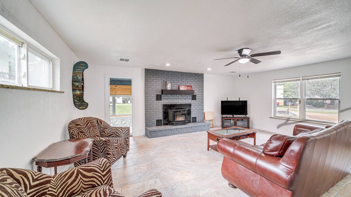 Eufaula House | Steps to the Lake: Eufaula Home w/Game Room!
