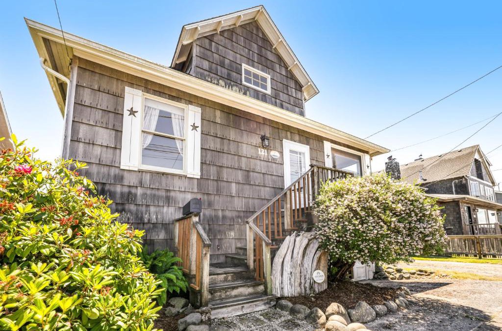 Seaside House | Steps to the Prom Cottage