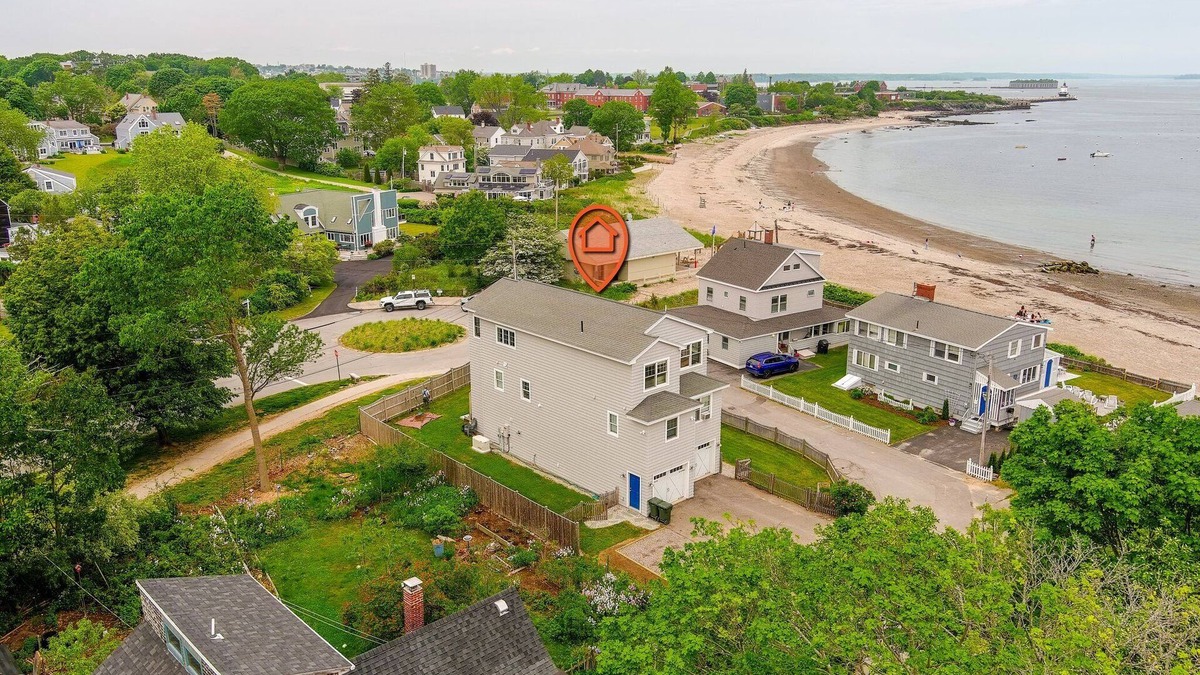 Pond Cove House | Steps to the Sand, Modern Home on Willard Beach, Fenced in Yard, Deck & Grill