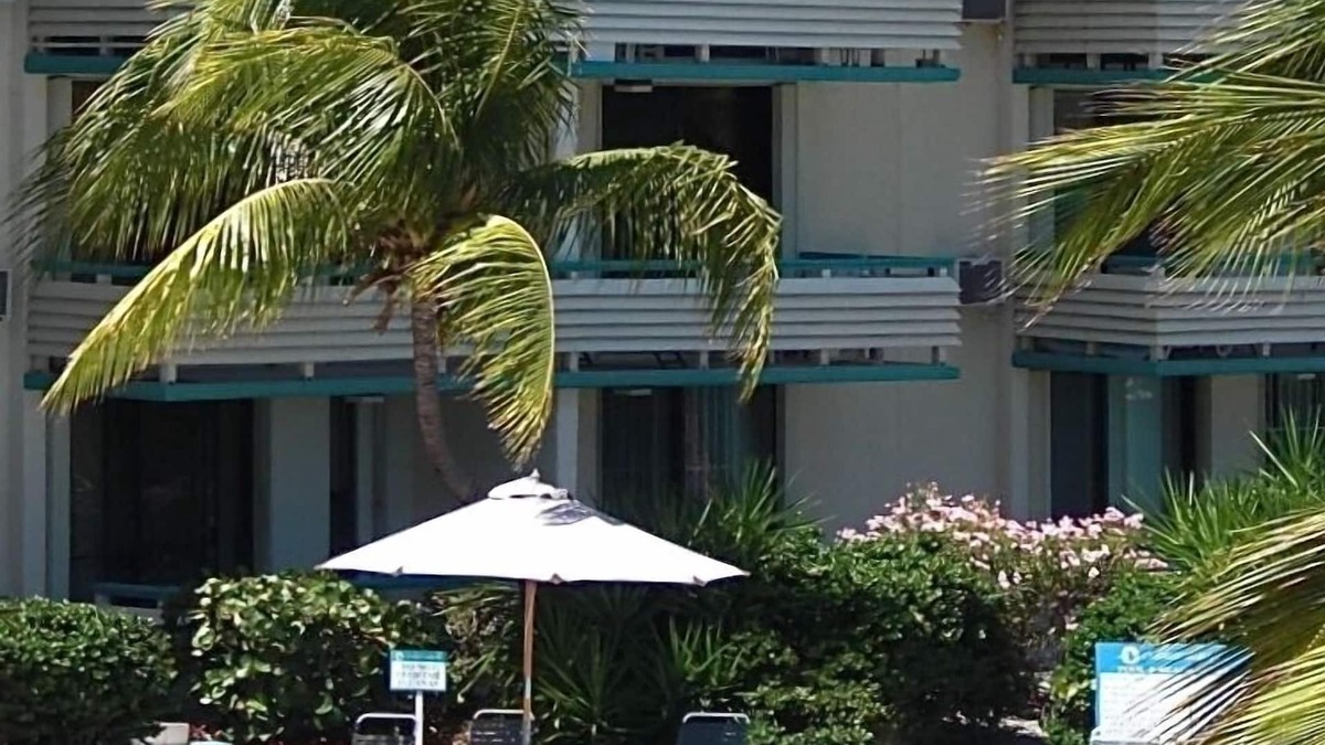 Bolongo Bay Condo | Steps to the Sand, 3 Pools, 2 Fine Restaurants, a Great Beach