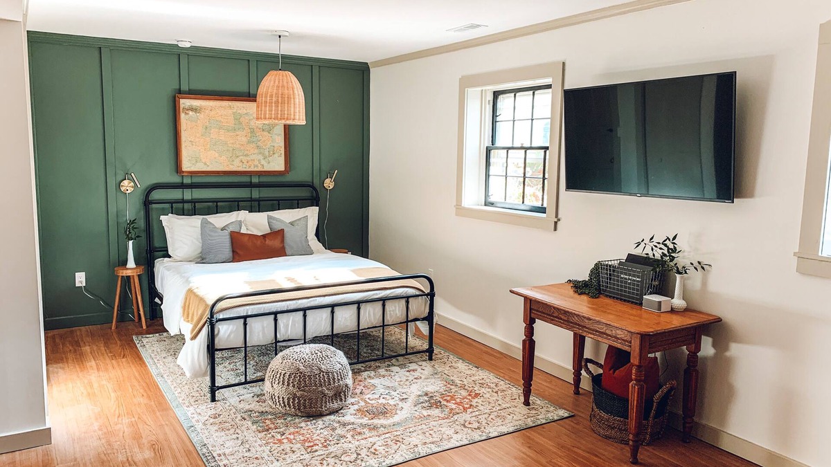 Miller Southside Apartment | Steps to VT Campus & Cassell Cozy Blacksburg Studio