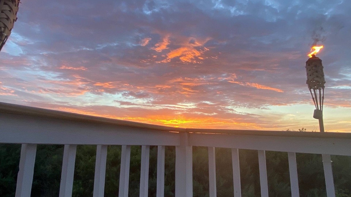 Portland House | Steps to water! 3 BD, 3 Ba, Pets OK, fenced. Remote work, Kitesurfing, Birding!