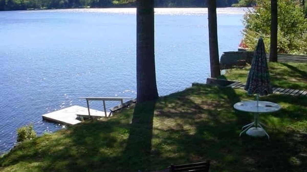Damariscotta Cottage | Steps to Your Private 100 Feet of Lake Front -