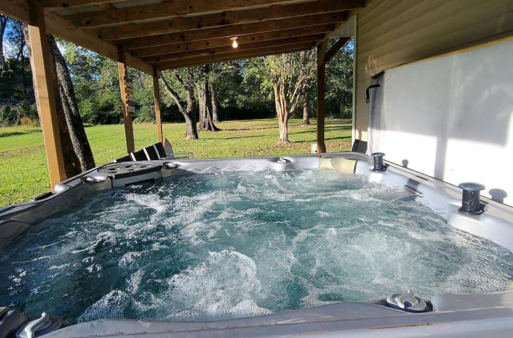 Pine Grove House | Stewart House with Hot Tub and 3 bedroom