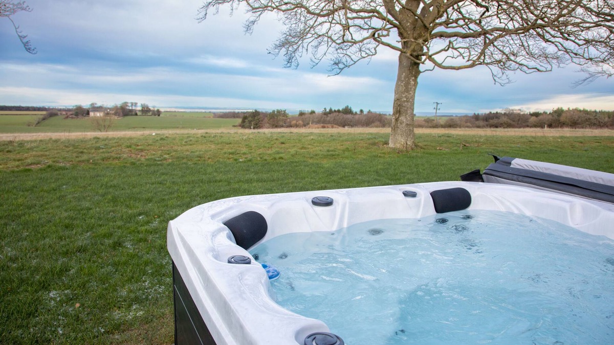 St. Andrews Cottage | Stewart Resort Lodge 27 - a lodge that sleeps 6 guests in 2 bedrooms