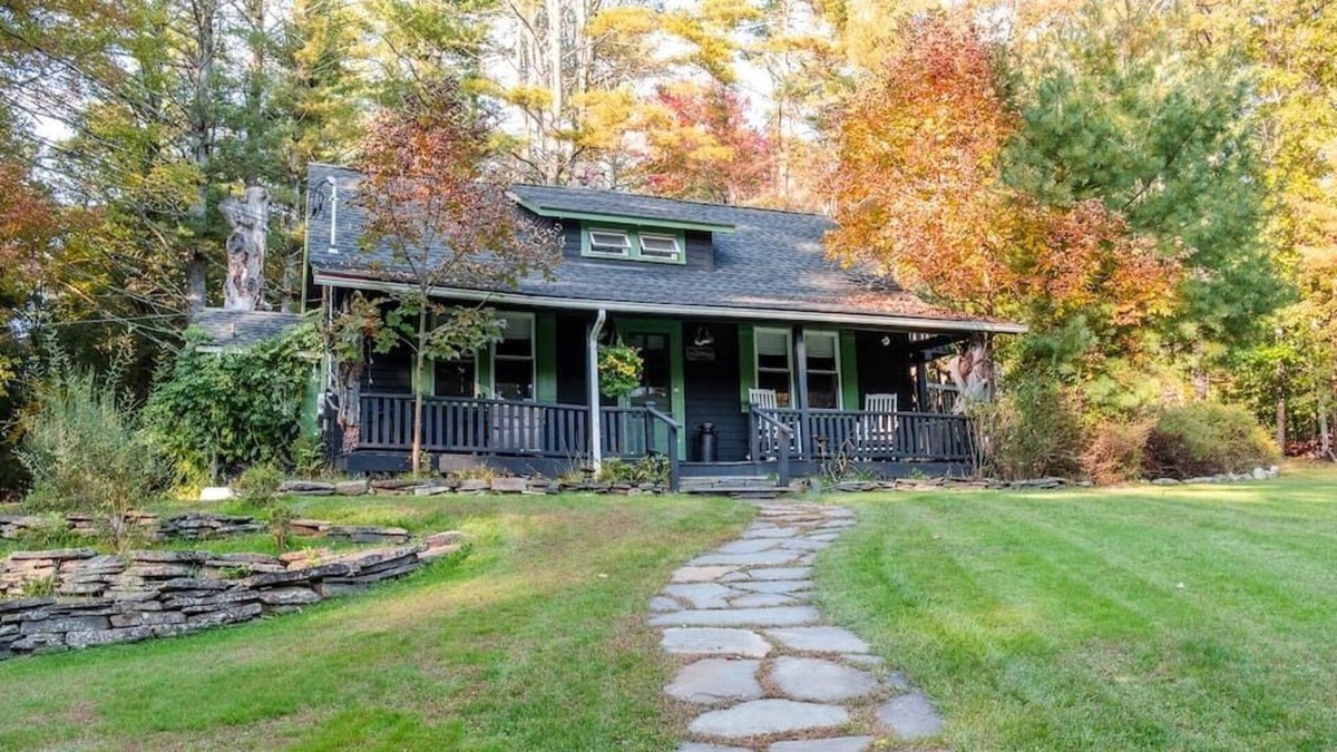 Yulan Cabin | Sticks & Stones - Whimsical Escape near Barryville