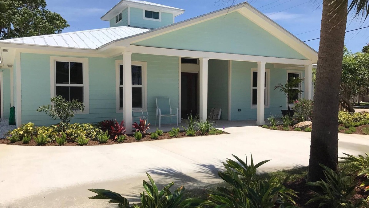 Lake Worth House | -still feels- Almost NEW Vacation Home, built in July 2017!