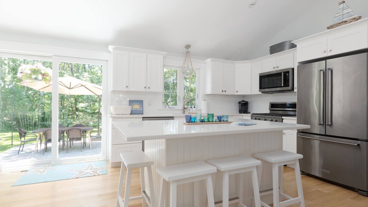 East Falmouth House | Still time to book for Summer 2025! Walk to Great Pond, Playground, Central AC.