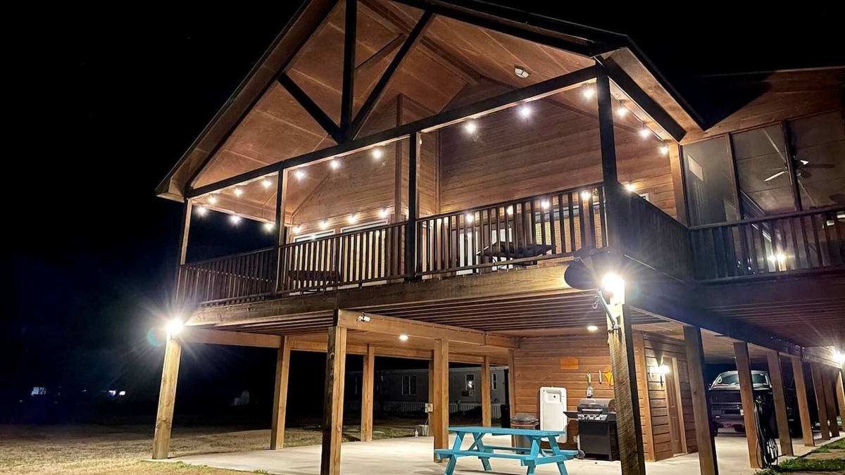 Yantis House | Stilt house on Lake Fork- Relax & Enjoy our amenities