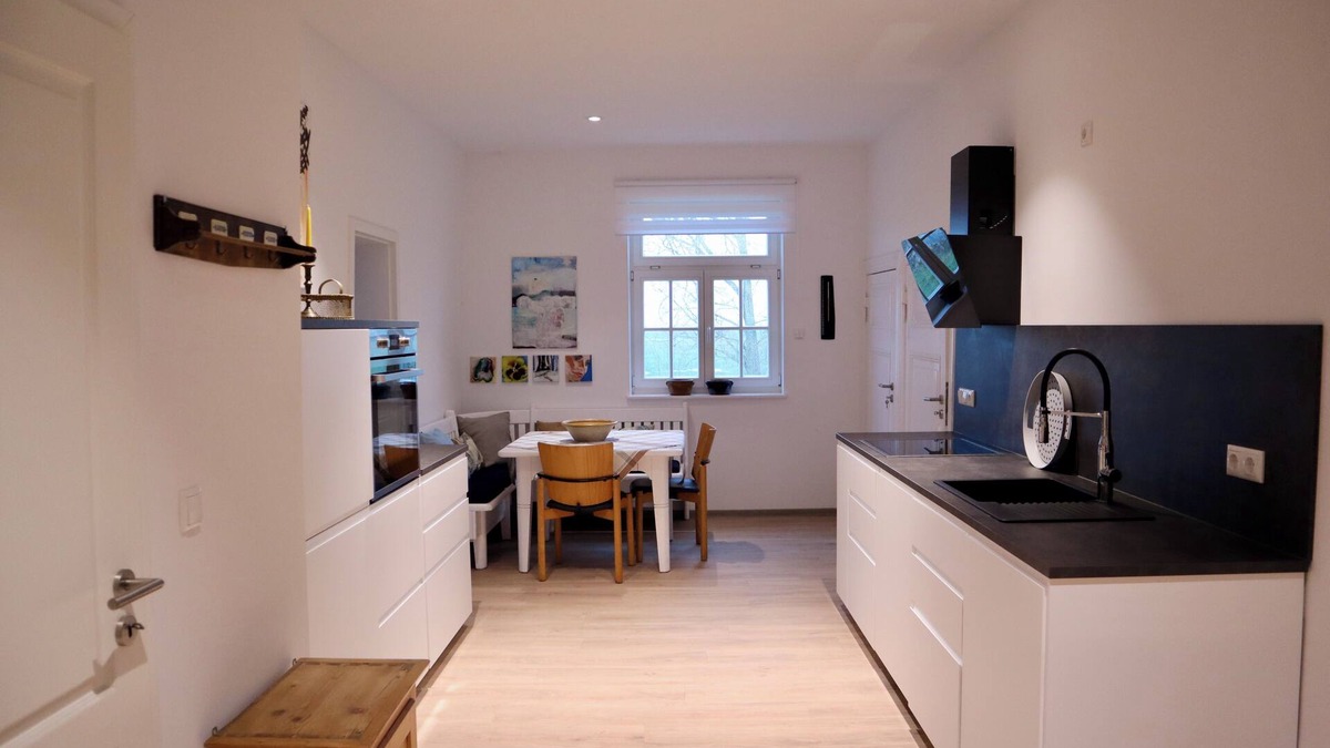 Breetz Apartment | Stilvolle 5 Ferienwohnung in Historischem Gutshaus am Fluss mit Panoramablick