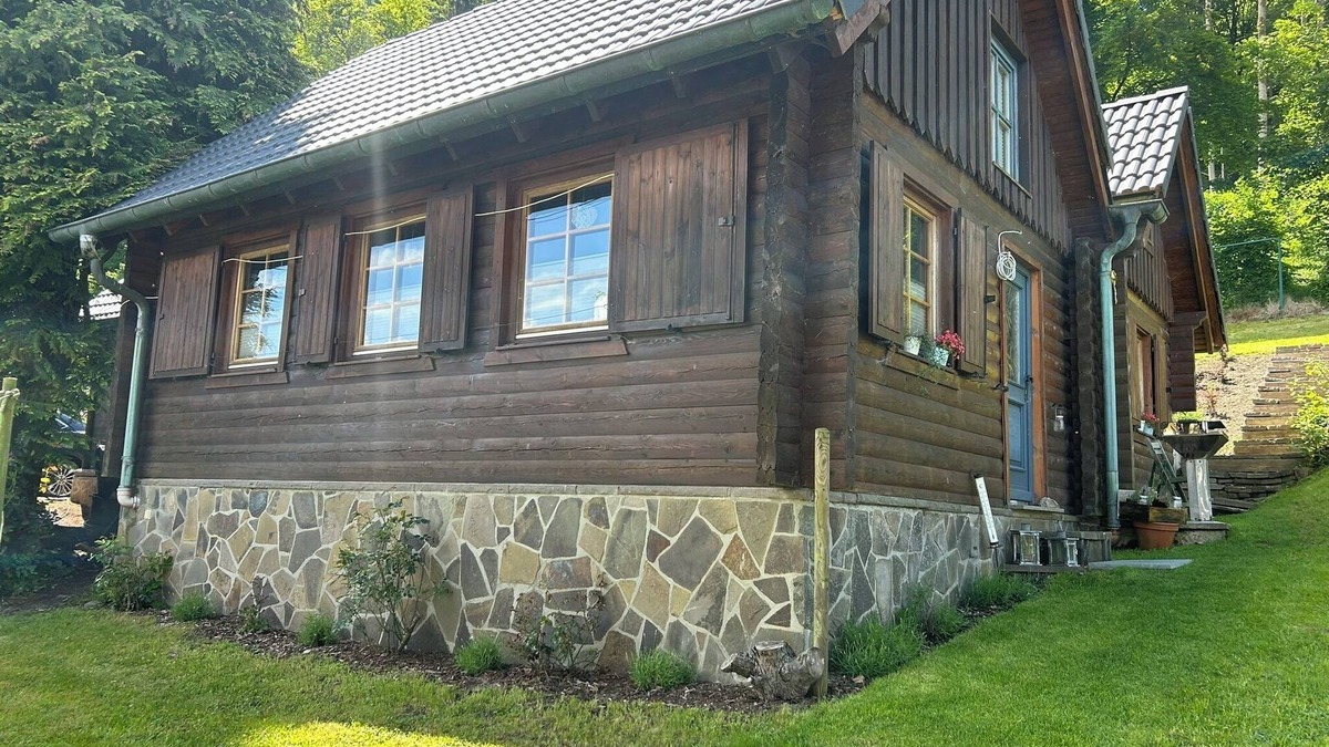 Kempenich House | Stilvolle Blockhütte mit Kaminofen - Nähe Nürburgring, Ahrtal und