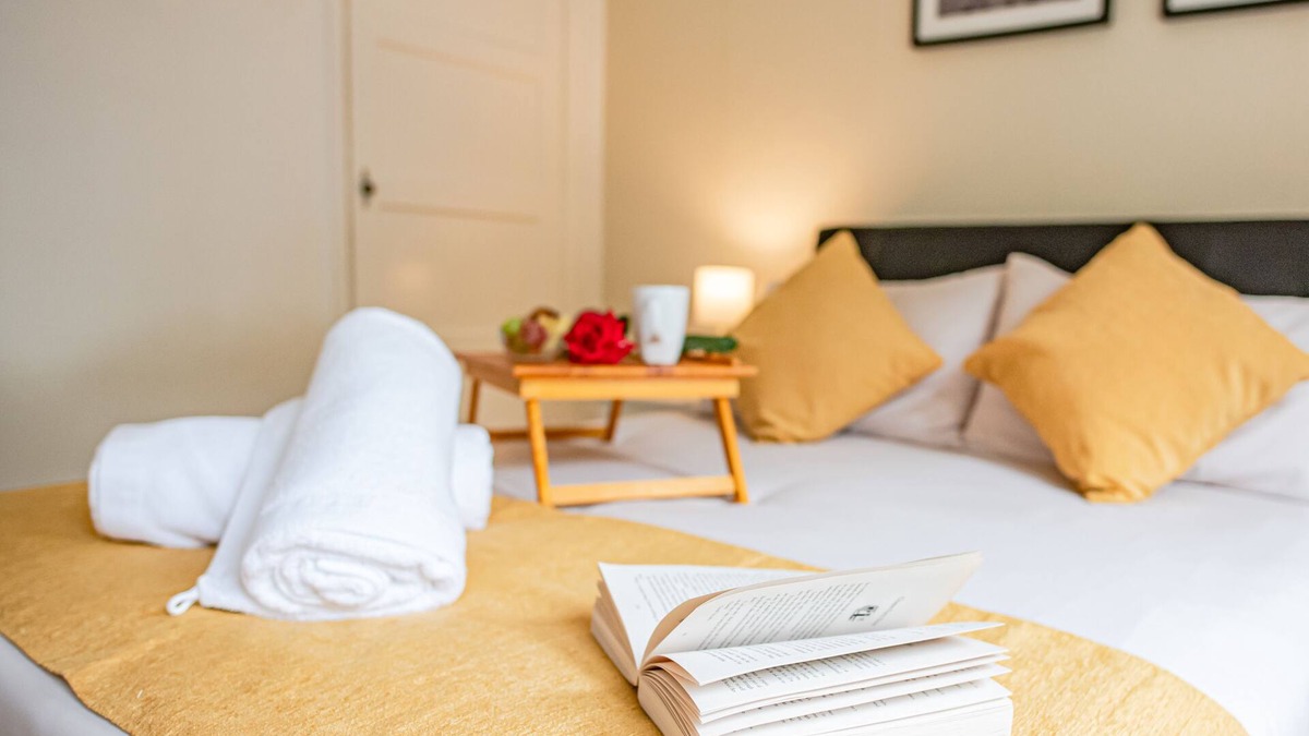 Auchengray Apartment | Stirling Mercury Apartment - Scottish Holiday Let
