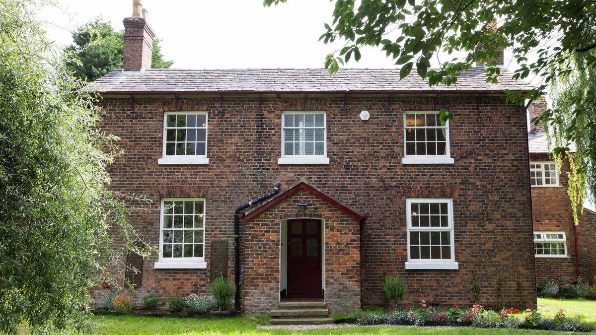 Altrincham House | Stock Farm A quintessential Cheshire Farmhouse