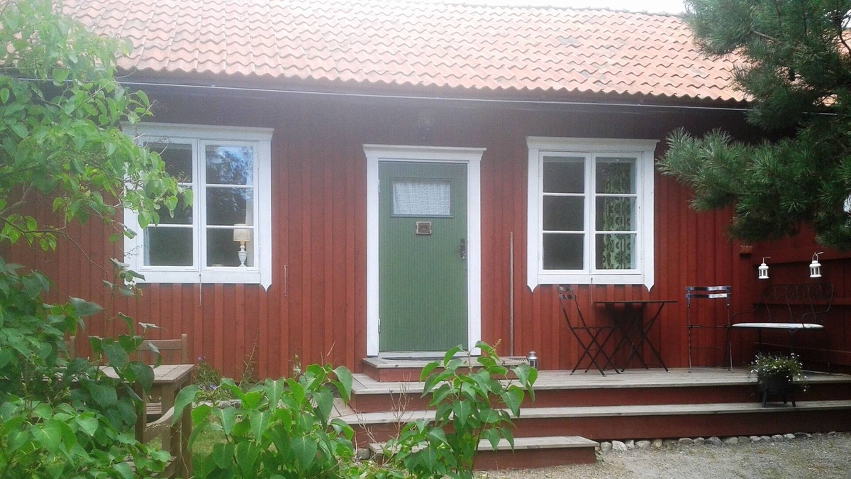 Dalaro Cabin | Stockholm archipelago, lakeside cottage with all the convenience and garden