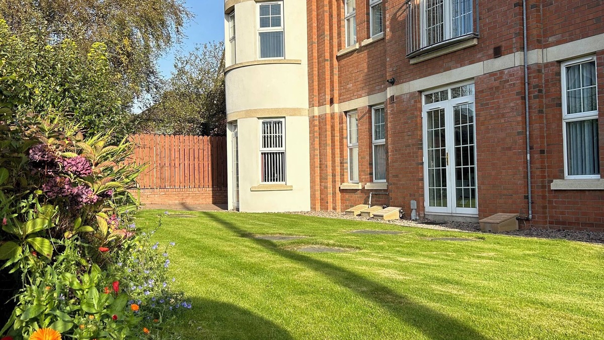 Belfast Apartment | Stockmans Stay, Belfast. Beautiful 2 bedroom garden apartment