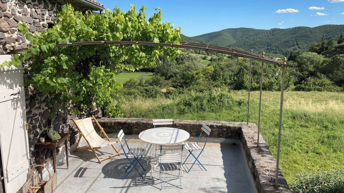 Aubignas House | Stone barn in the middle of fields, village of Aubignas, Ardèche