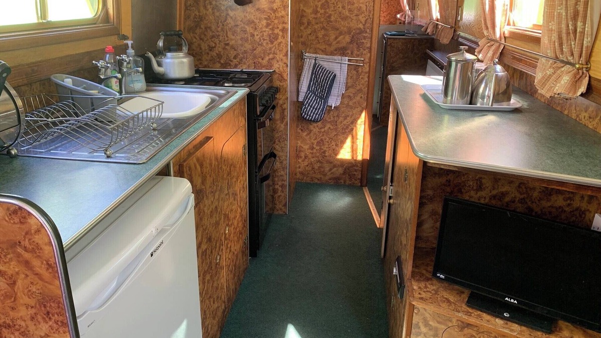 Stone Cabin | Stone - Boat - Sleeps 4 - Pet Friendly-85ws
