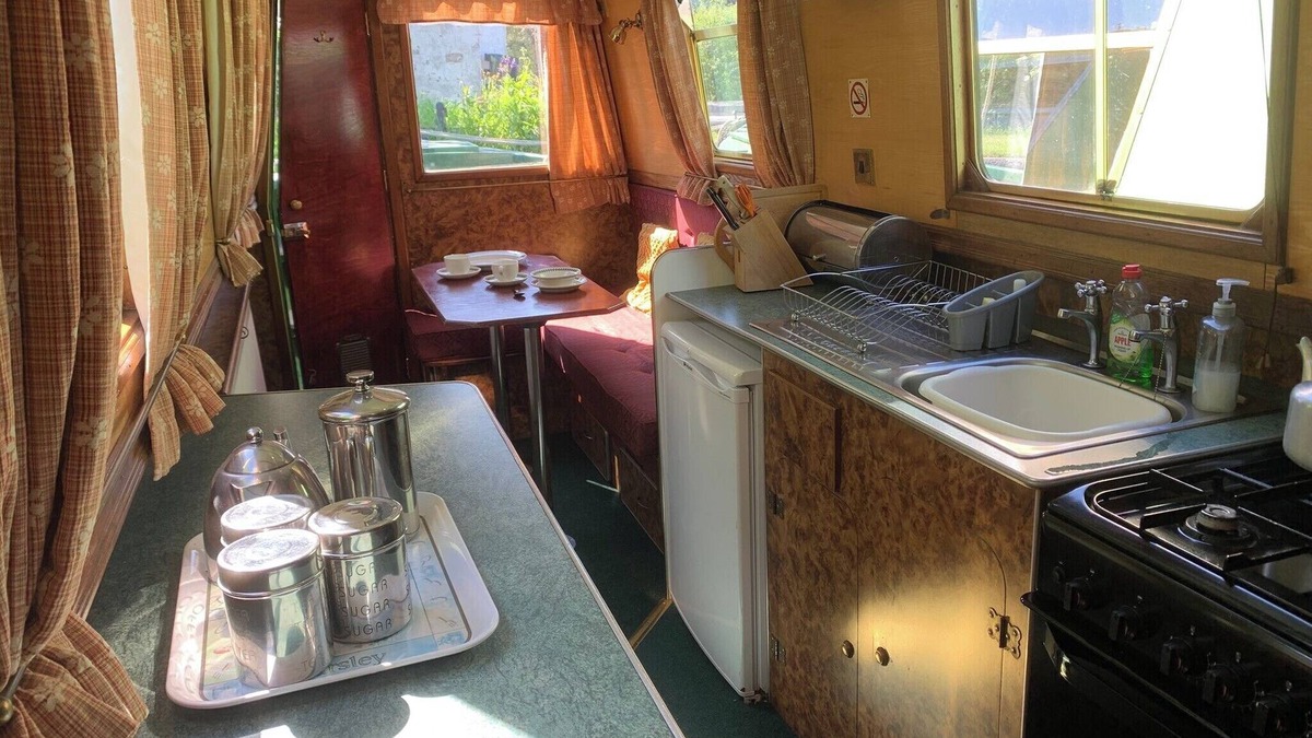 Stone Cabin | Stone - Boat - Sleeps 4 - Pet Friendly-85ws