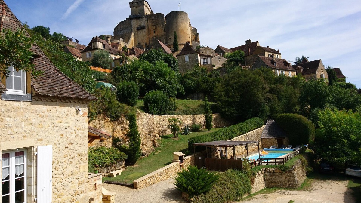 Castelnaud-la-Chapelle Villa | STONE-BUILT PERIGOURDINE HOUSE WITH PRIVATE SWIMMING POOL.