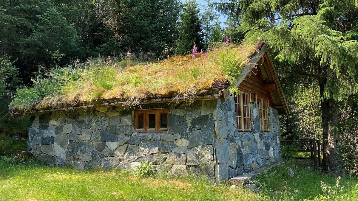 Hoyanger Cabin | Stone cabin, sleeps 2-4, with traditional grass roof. Self catering.