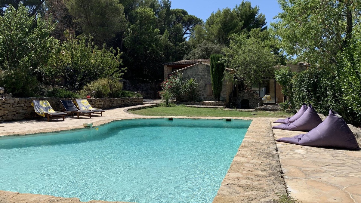 La Roque-sur-Pernes House | Stone, calm and comfort on 5000 m2 of land.