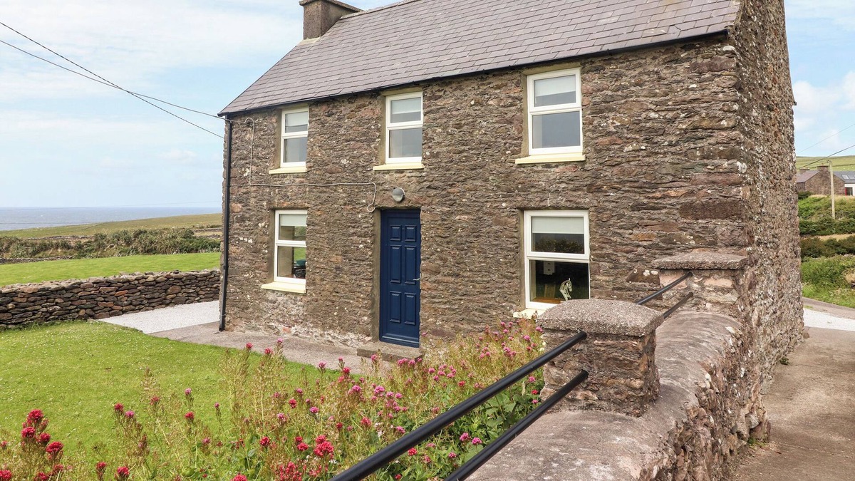 Ballydavid Cottage | STONE COTTAGE, family friendly in Ballydavid, County Kerry