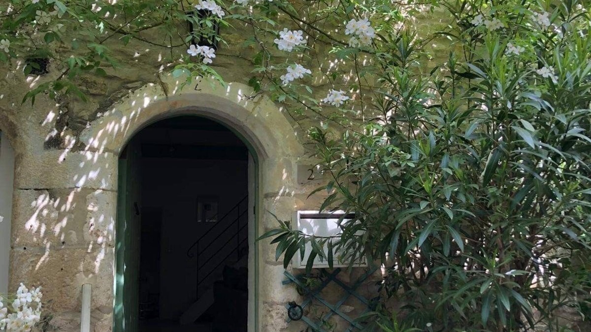 Vaison-la-Romaine Cottage | Stone cottage with terrace