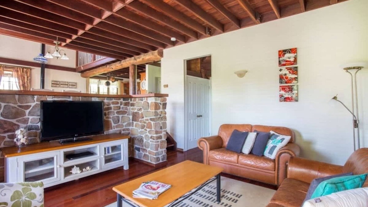 Woodstock House | Stone Cottage Summary