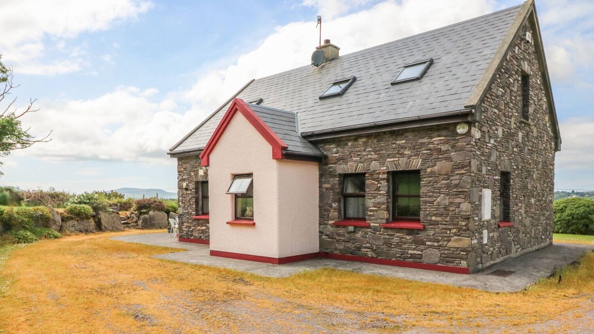 Waterville Cottage | STONE COTTAGE, with open fire in Waterville, County Kerry