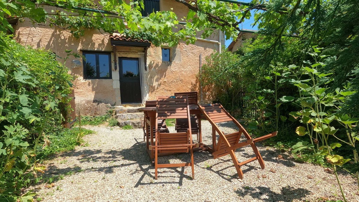 Villamblard Cottage | Stone Cottages in Peaceful, Rural Setting