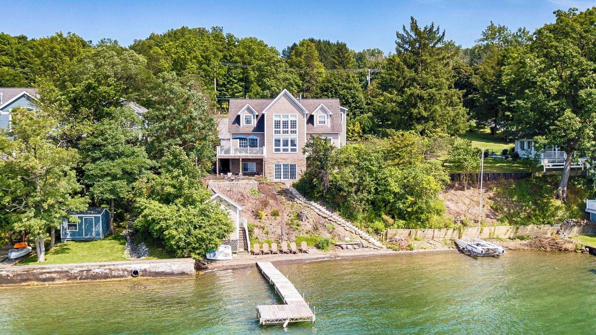 Penn Yan Cottage | Stone Crest - Magnificent Luxury Lake Home 5 Minutes From Penn Yan