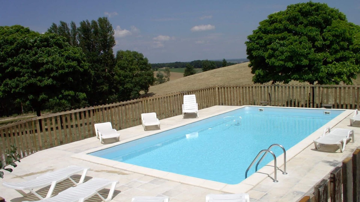 Beaugas House | Stone farmhouse with swimming pool on 20ha of meadows and woods