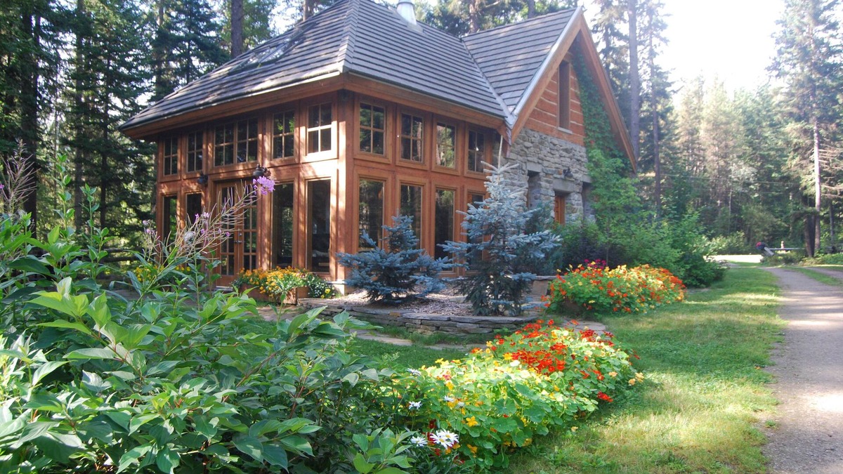 Mount Robson House | Stone Gatehouse in Mt. Robson Park Near Jasper Nat. Park, Ab